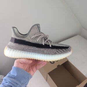 Adidas Yeezy Boost 350 V2 Zyon - Size 11 US Men 🇨🇦